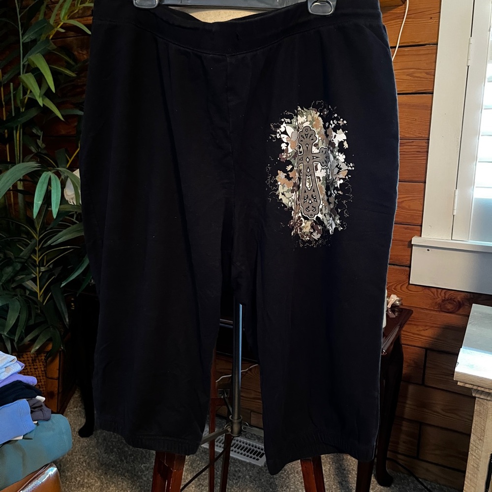 Lane Bryant 22/24 Black Capri Sweat Pant with Decorative Cross 42” W x 55”H x 18